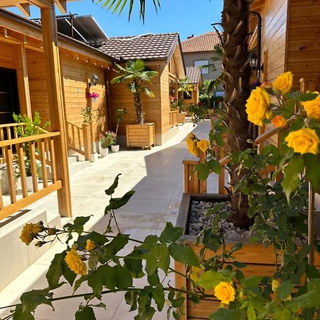 Bujtina Siar Hotel โปกราเดซ ภายนอก รูปภาพ