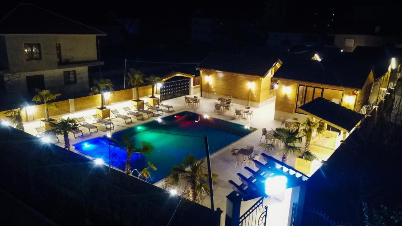 Bujtina Siar Hotel โปกราเดซ ภายนอก รูปภาพ