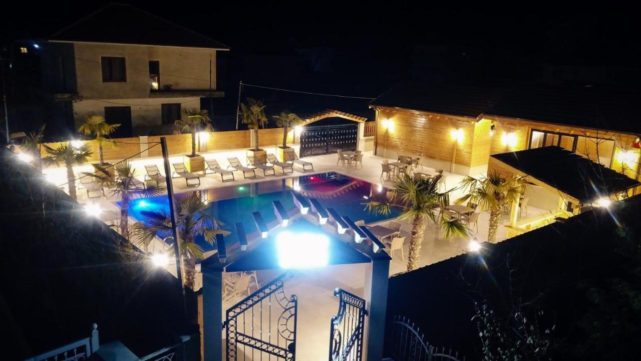 Bujtina Siar Hotel โปกราเดซ ภายนอก รูปภาพ