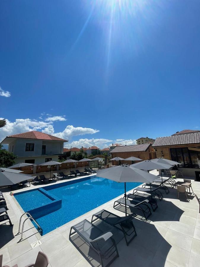 Bujtina Siar Hotel โปกราเดซ ภายนอก รูปภาพ