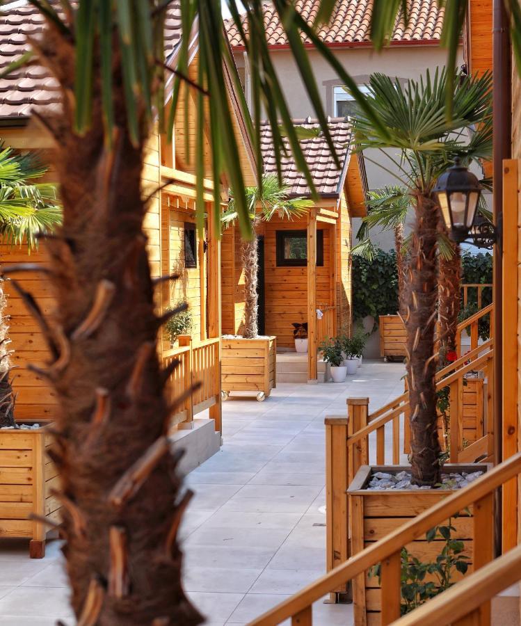 Bujtina Siar Hotel โปกราเดซ ภายนอก รูปภาพ