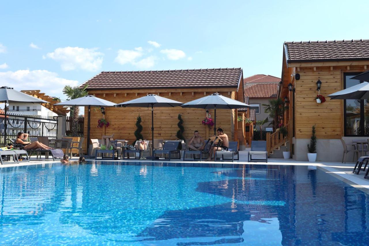 Bujtina Siar Hotel โปกราเดซ ภายนอก รูปภาพ