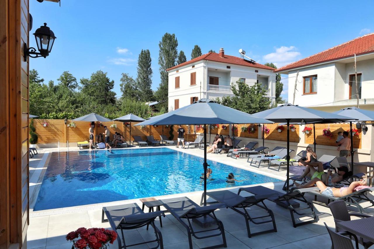 Bujtina Siar Hotel โปกราเดซ ภายนอก รูปภาพ