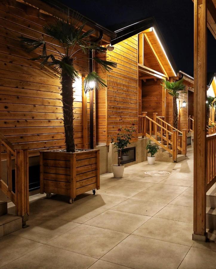 Bujtina Siar Hotel โปกราเดซ ภายนอก รูปภาพ
