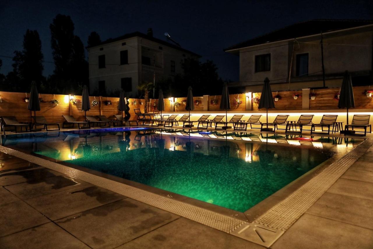 Bujtina Siar Hotel โปกราเดซ ภายนอก รูปภาพ
