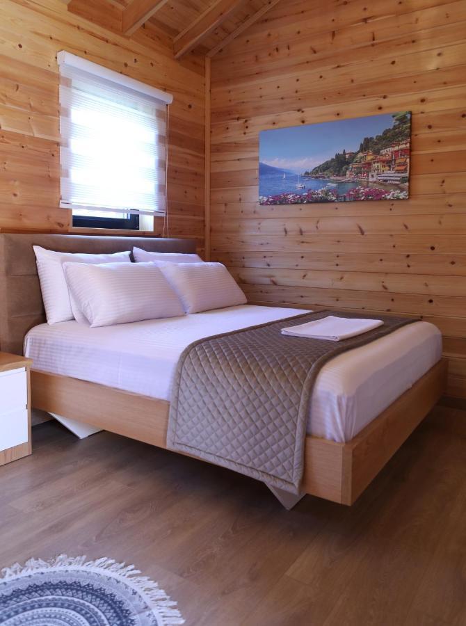 Bujtina Siar Hotel โปกราเดซ ภายนอก รูปภาพ